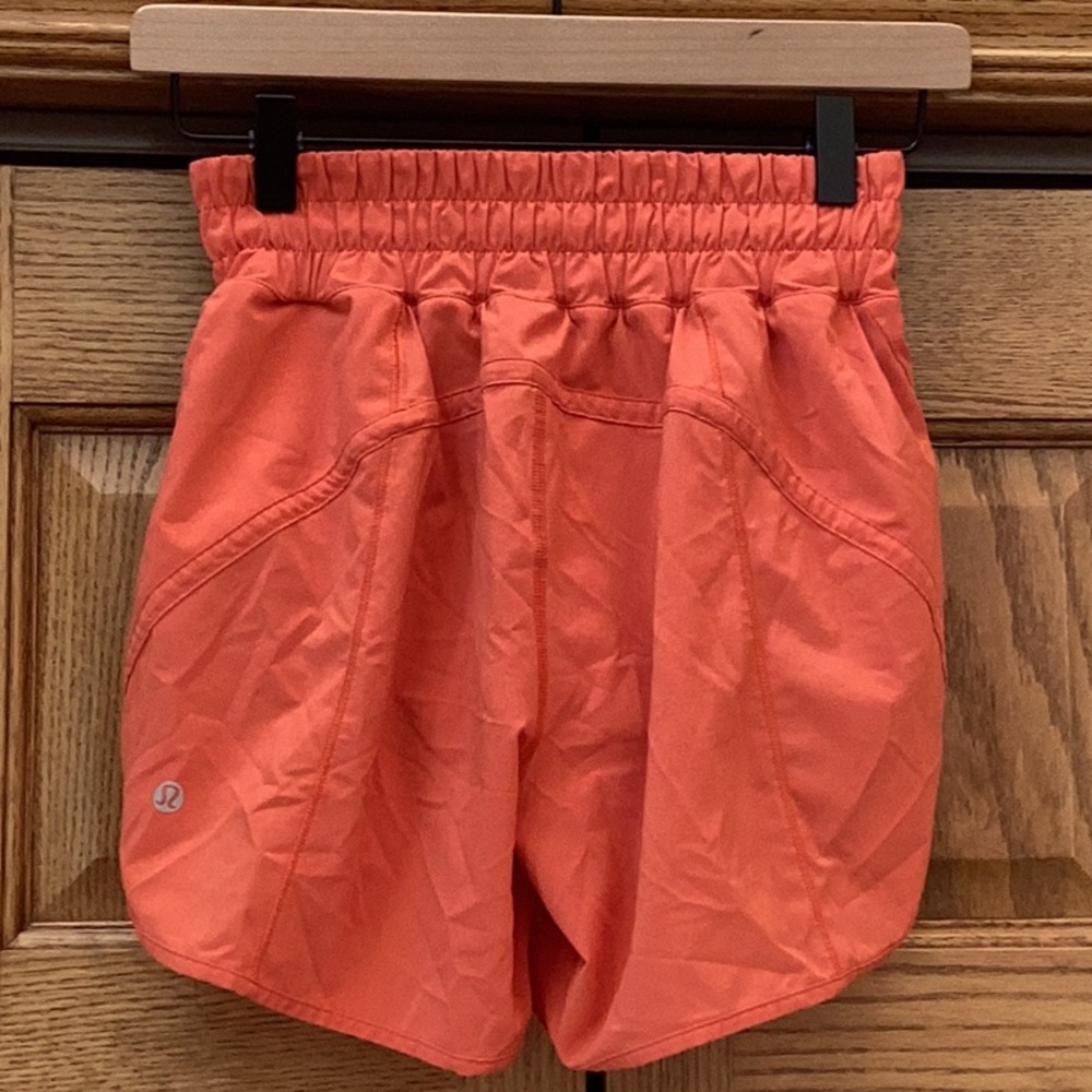 Lululemon Mid-Rise Track That 5” Athletic, lined Short Size 4. Orange